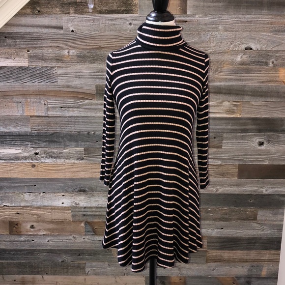 American Eagle Outfitters Dresses & Skirts - American Eagle turtle neck dress sz S